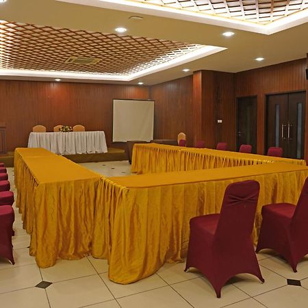 Arinas Hotel Бандар Лампунг Екстериор снимка