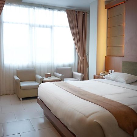 Arinas Hotel Бандар Лампунг Екстериор снимка