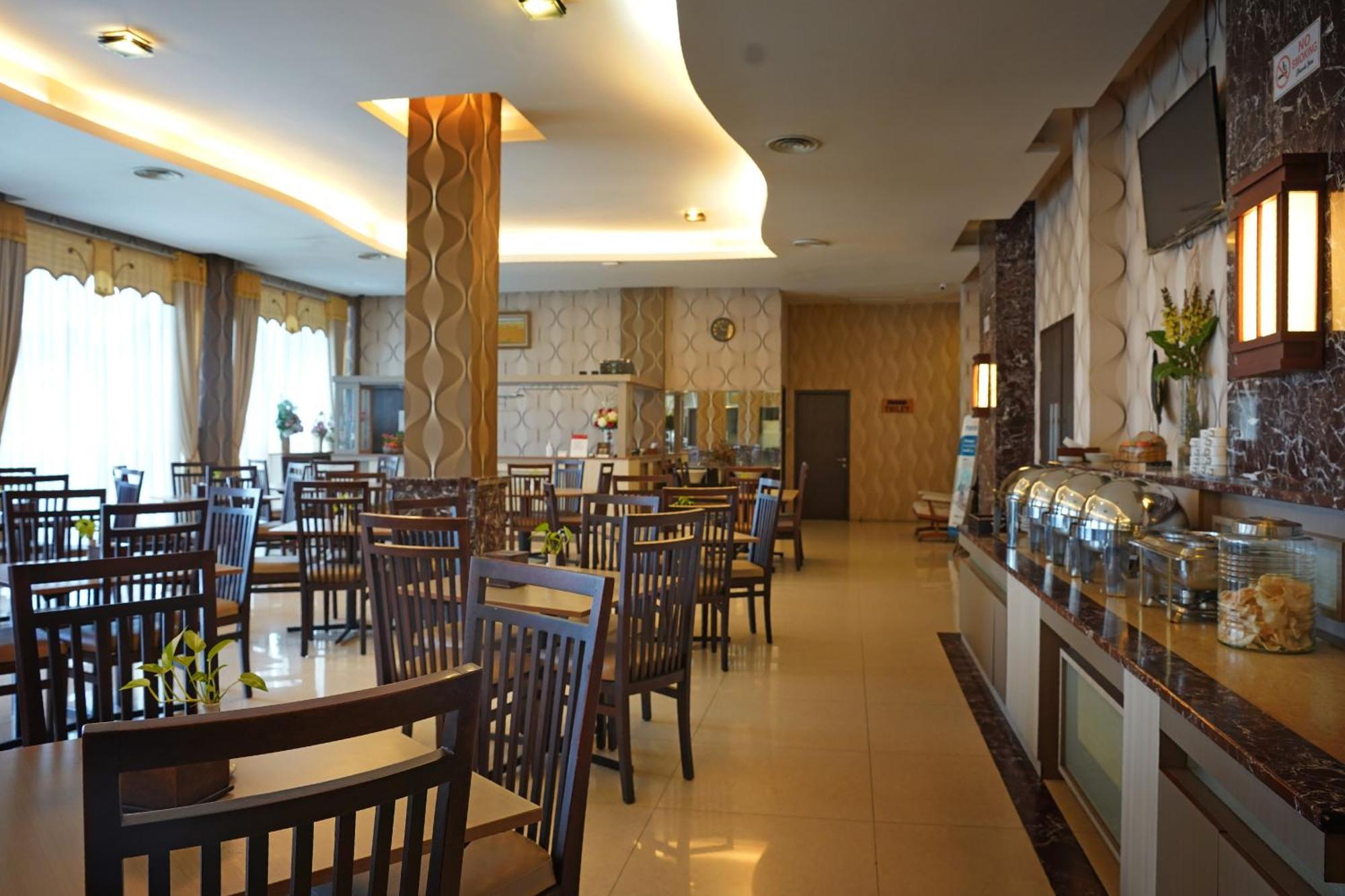 Arinas Hotel Бандар Лампунг Екстериор снимка